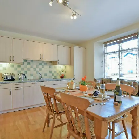 Modern Holiday In Bowness-on-windermere Near Lake Σπίτι διακοπών *